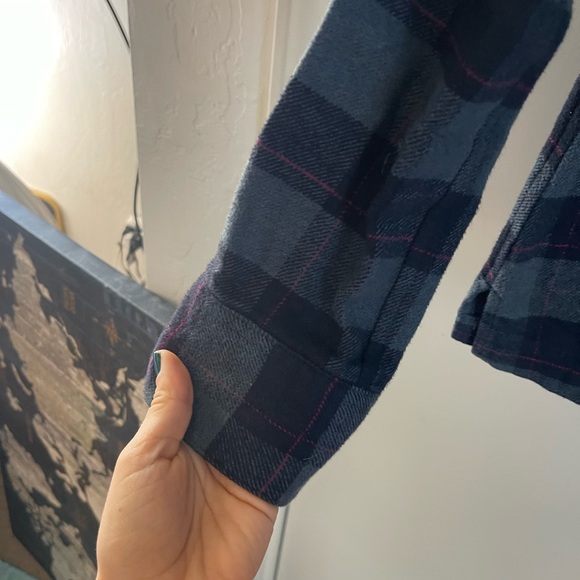 Patagonia Women’s Flannel - Picture 4 of 4